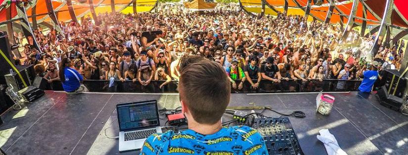 Construire une playlist parfaite : Conseils pour un DJ qui souhaite enflammer la piste de danse !