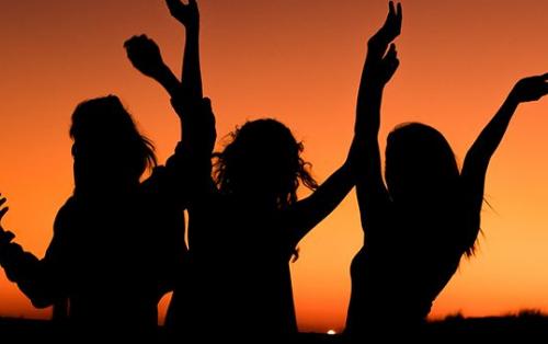 15 chansons pour une soirée dansante mémorable