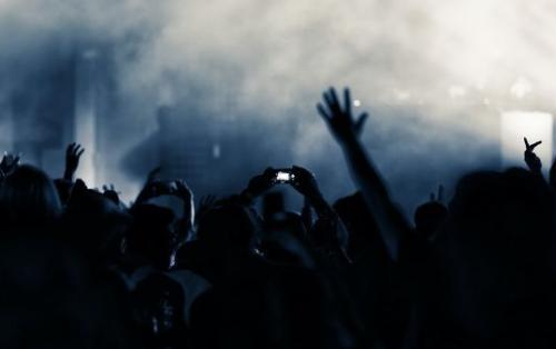 L'Expérience des Concerts en Évolution : Comment la Technologie Redéfinit le Divertissement Musical