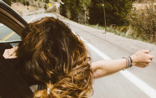 Créer la playlist parfaite pour un Road Trip en été