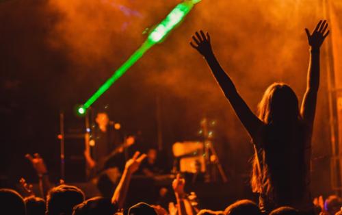 Comment organiser un showcase : Guide complet pour un événement réussi