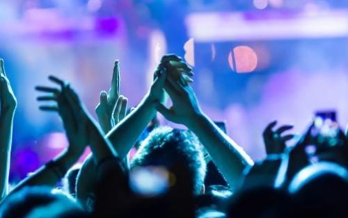 Vibrez au rythme des DJ : les tracks incontournables