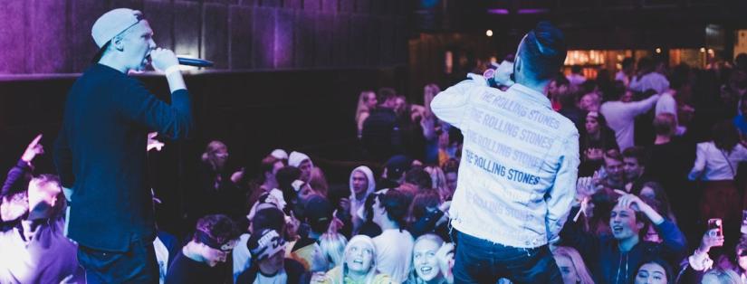 Les dernières tendances en animation DJ pour votre soirée de Noël corporate