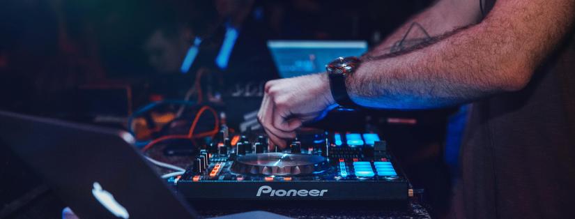 Bon plan anniversaire : les DJ à contacter sans vous ruiner