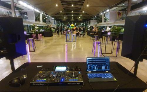 Top 10 des meilleurs DJ à réserver en France en 2025