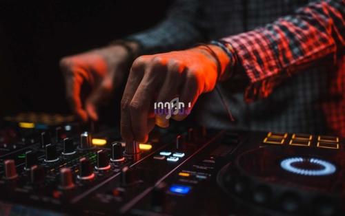 Soirée Girl Power : Les DJ à contacter pour le 8 Mars