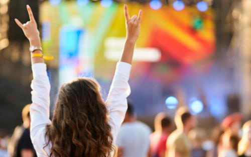 Festivals d’été 2025 : les événements musicaux à ne pas manquer (et nos conseils pour bien s’y préparer) Festivals d’été 2025 : les événements musicaux à ne pas manquer (et nos conseils pour bien s’y préparer)