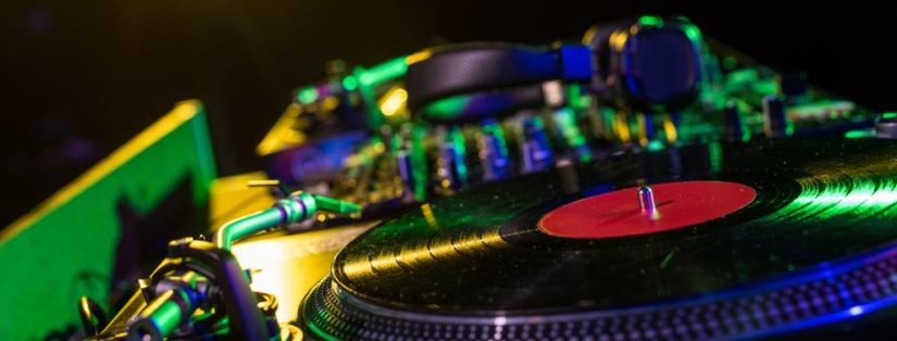 Top 10 des prestations DJ pour ambiancer vos soirées estivales
