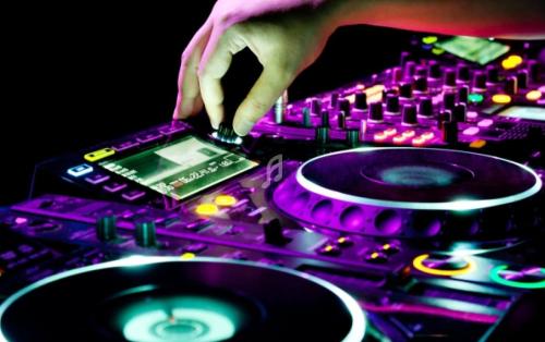 Ambiance garantie : notre sélection de DJ mariage avec animations et surprises