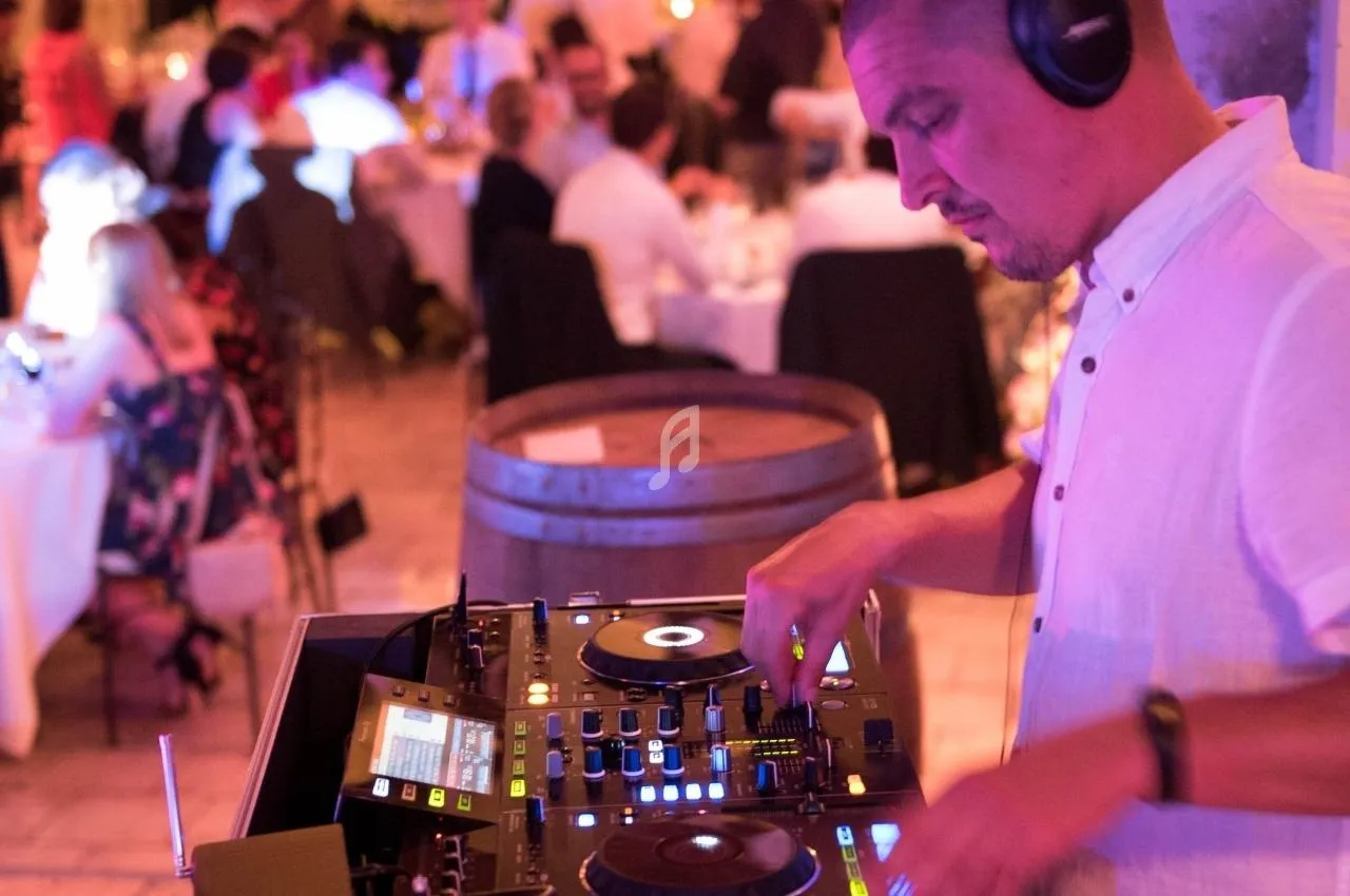Atomix Deejay - DJ séminaire Le Mans