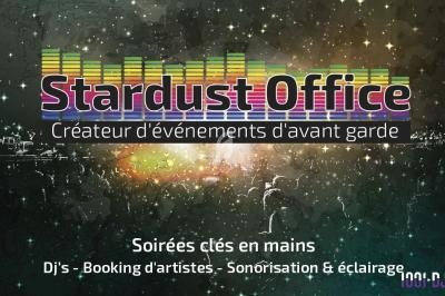 Texte alternatif : Affiche promotionnelle avec le logo ’Stardust Office’, slogan et services liés à l'événementiel.