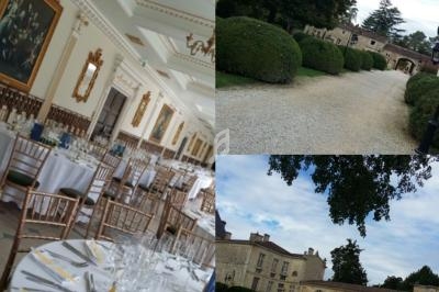 Salle de réception élégante avec tables dressées et extérieur d'un domaine avec jardin et bâtiments historiques.