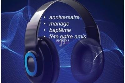 Casque audio sur fond bleu avec texte promotionnel pour des services de DJ, sono, lumière et vidéo pour événements.